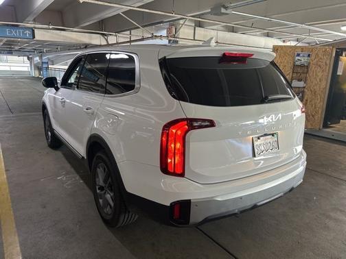 2024 Kia Telluride LX FWD