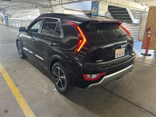 2023 Kia Niro SX