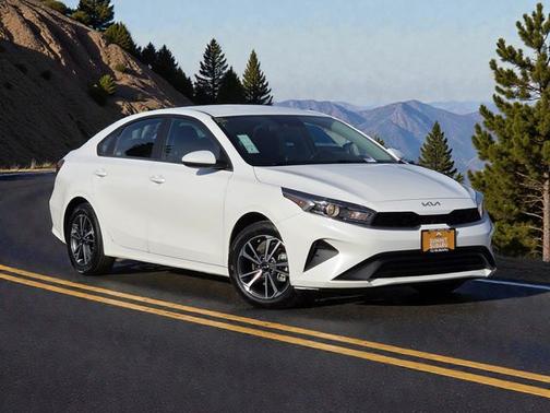 Snow White Pearl 2024 Kia Forte LXS