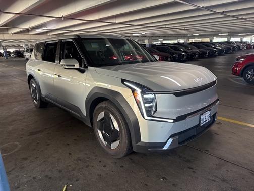 2024 Kia EV9 Light Long Range