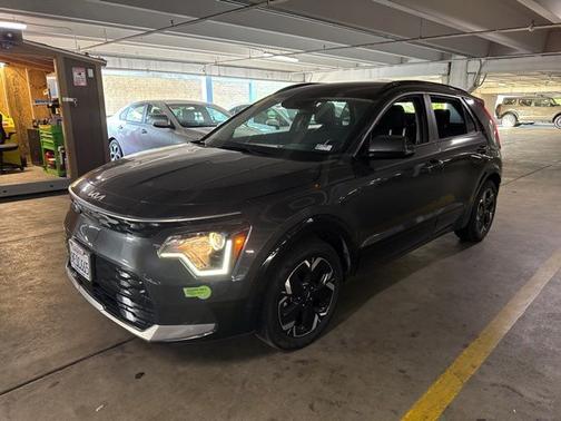 Graphite Gray 2023 Kia Niro EV Wind