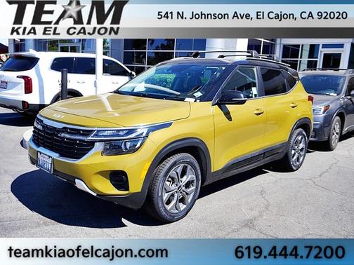 Valais Green/Black Roof 2024 Kia Seltos S