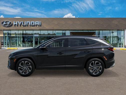 Phantom Black 2026 Hyundai TUCSON SEL Plus
