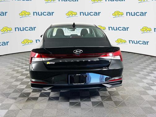 2023 Hyundai ELANTRA SE