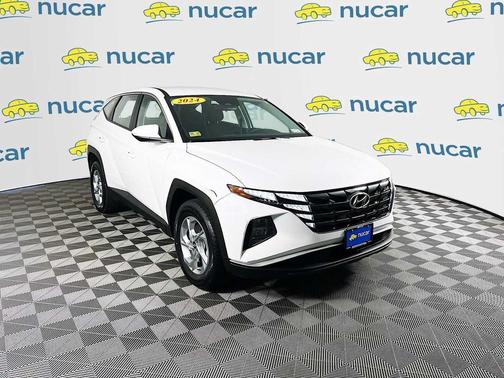 White Pearl 2024 Hyundai TUCSON SE