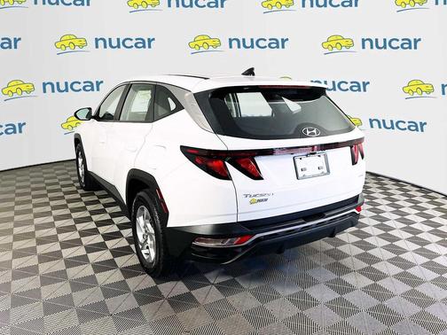 White Pearl 2024 Hyundai TUCSON SE