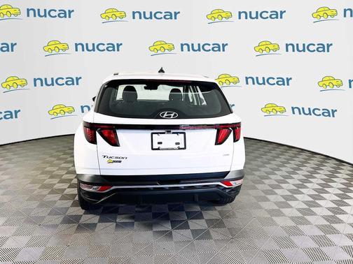 White Pearl 2024 Hyundai TUCSON SE