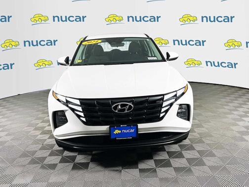 White Pearl 2024 Hyundai TUCSON SE