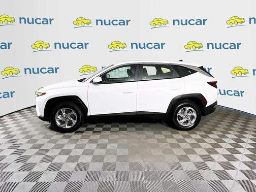 White Pearl 2024 Hyundai TUCSON SE