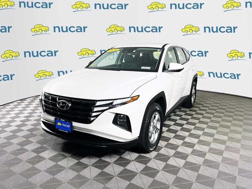 White Pearl 2024 Hyundai TUCSON SE