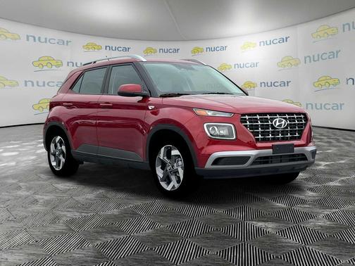 2025 Hyundai VENUE SEL