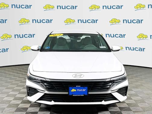 2024 Hyundai ELANTRA SE