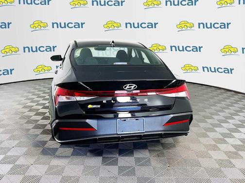 Abyss Black 2025 Hyundai ELANTRA SE