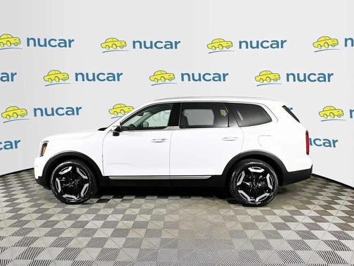 Glacial White Pearl 2024 Kia Telluride S