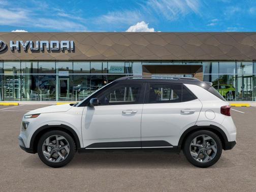 Lunar White w/Black Roof 2026 Hyundai VENUE SEL w/Two-Tone Roof