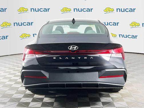Abyss Black 2026 Hyundai ELANTRA SE