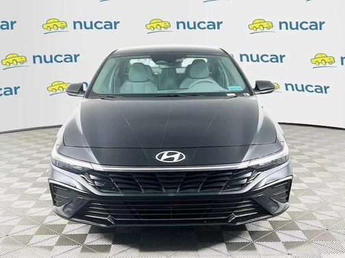 Abyss Black 2026 Hyundai ELANTRA SE