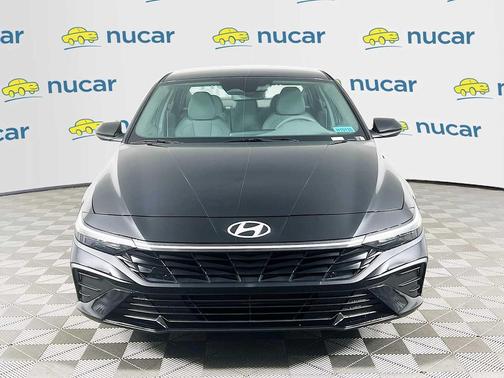 Abyss Black 2026 Hyundai ELANTRA SE