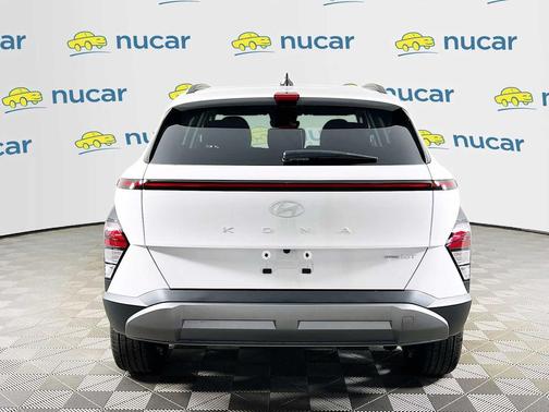 Atlas White 2026 Hyundai KONA SEL Premium