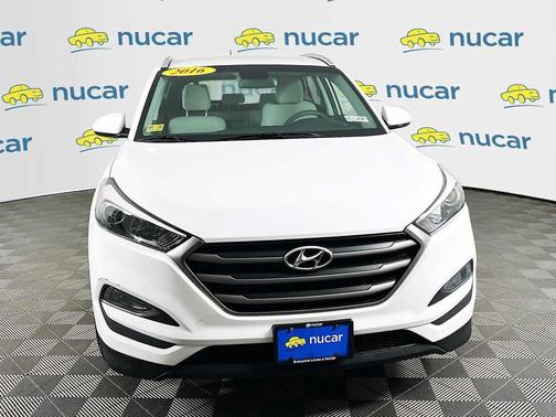 Dazzling White 2016 Hyundai TUCSON SE