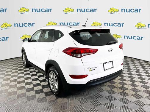 Dazzling White 2016 Hyundai TUCSON SE