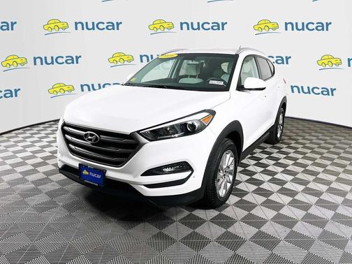 Dazzling White 2016 Hyundai TUCSON SE