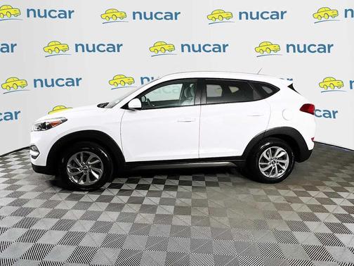 Dazzling White 2016 Hyundai TUCSON SE