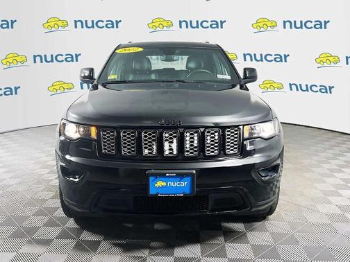 Diamond Black Crystal Pearlcoat 2022 Jeep Grand Cherokee Laredo