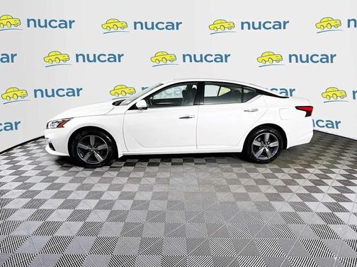 Pearl White Tricoat 2019 Nissan Altima 2.5 SV