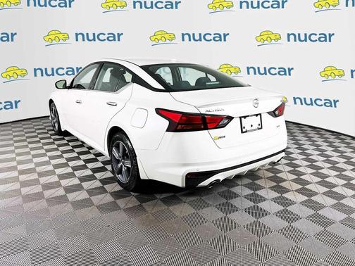 Pearl White Tricoat 2019 Nissan Altima 2.5 SV