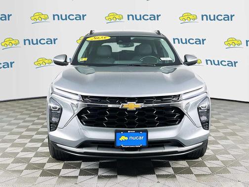 Sterling Gray Metallic 2025 Chevrolet Trax LT