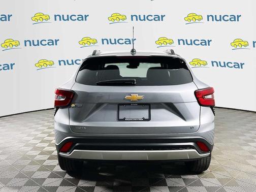 Sterling Gray Metallic 2025 Chevrolet Trax LT