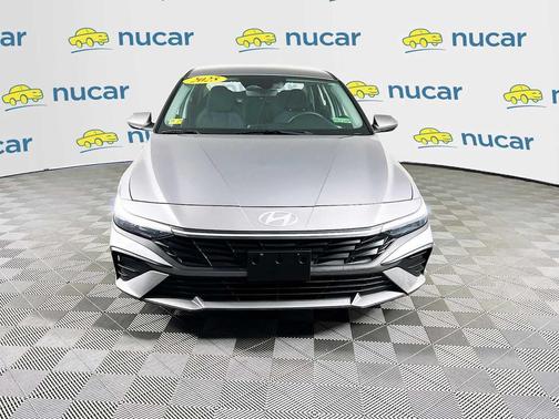 Fluid Metal 2025 Hyundai ELANTRA SE