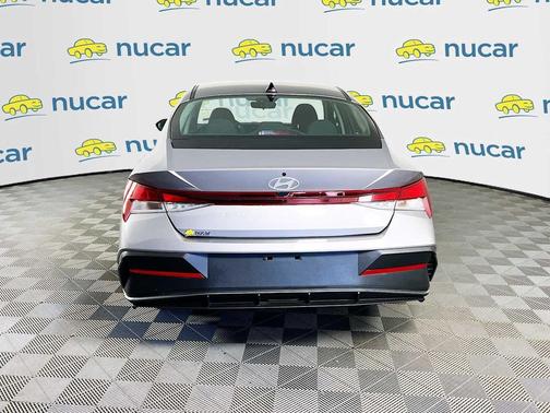 Fluid Metal 2025 Hyundai ELANTRA SE