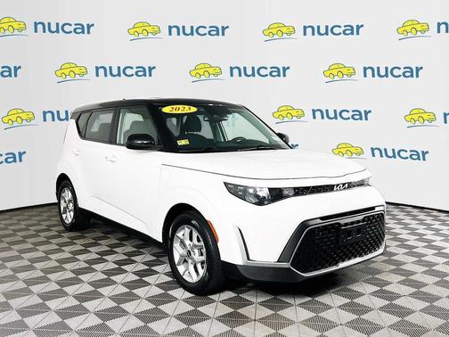 Clear White w/Black Roof 2023 Kia Soul S