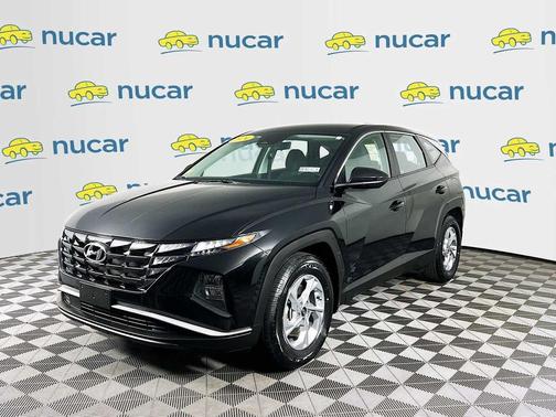 Black Pearl 2024 Hyundai TUCSON SE