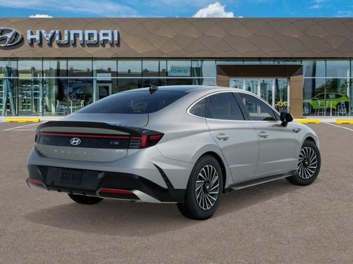 Aero Silver 2026 Hyundai SONATA Hybrid SE