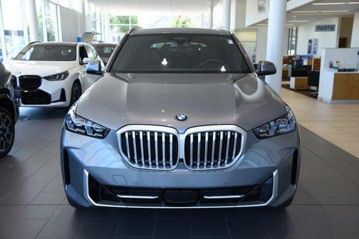 Skyscraper Grey Metallic 2026 BMW X5 xDrive40i