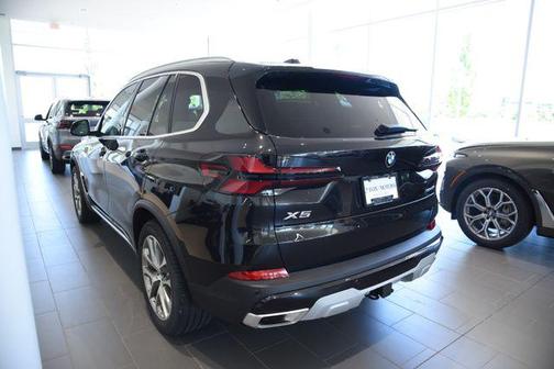 Black Sapphire Metallic 2026 BMW X5 xDrive40i