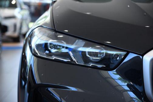 Black Sapphire Metallic 2026 BMW X5 xDrive40i