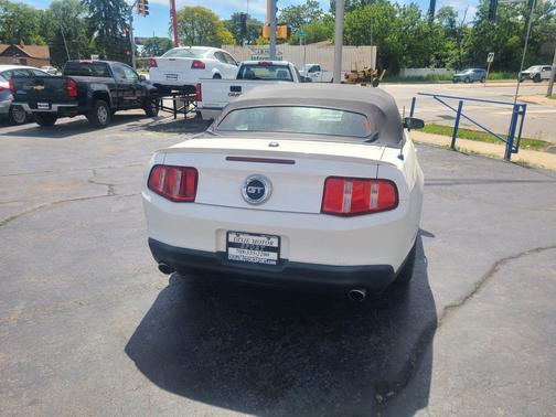 Performance White 2010 Ford Mustang 2dr Conv GT