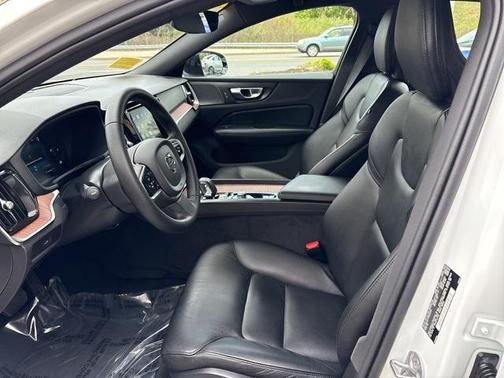 2023 Volvo S60 B5 Plus Black Edition
