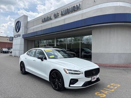2023 Volvo S60 B5 Plus Black Edition