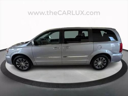 2014 Chrysler Town & Country S