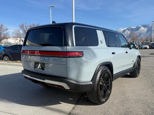 2023 Rivian R1S Adventure Quad Motor Large Pack