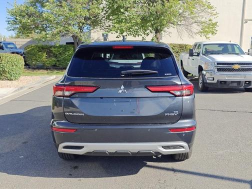2025 Mitsubishi Outlander PHEV SE