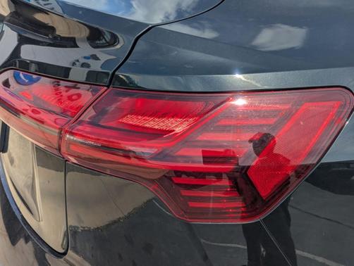 2020 Audi e-tron Premium Plus