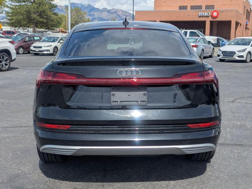 2020 Audi e-tron Premium Plus