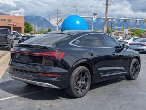 2020 Audi e-tron Premium Plus