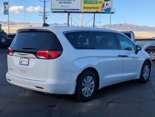 2020 Chrysler Voyager L